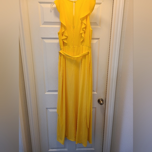 Beautiful Bright Yellow Maxi Dress - Picture 5 of 5